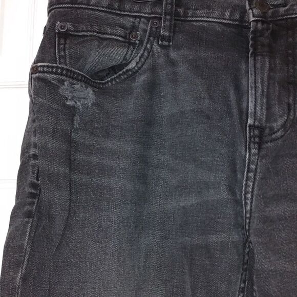Old Navy Relaxed Slim Built-In Flex Distressed Jeans - Picture 6 of 11